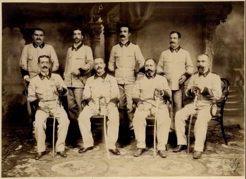 Retrato colectivo de oficiales del Batallón de... (Producción: 1-9-1896)